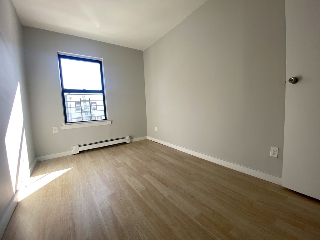 686 Lexington Avenue - Photo 4