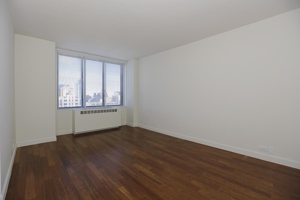 York Ave and 92nd street, 32nd floor - Photo 4