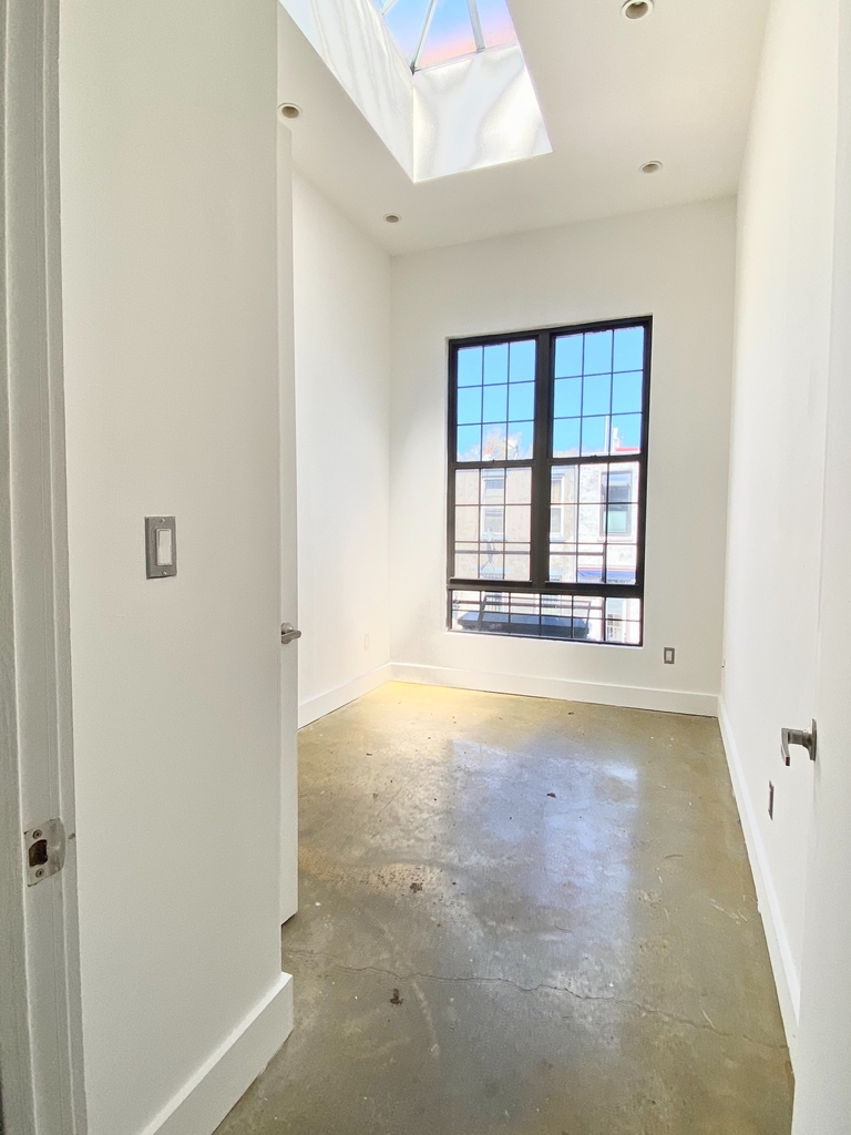 753 Lexington Avenue - Photo 3