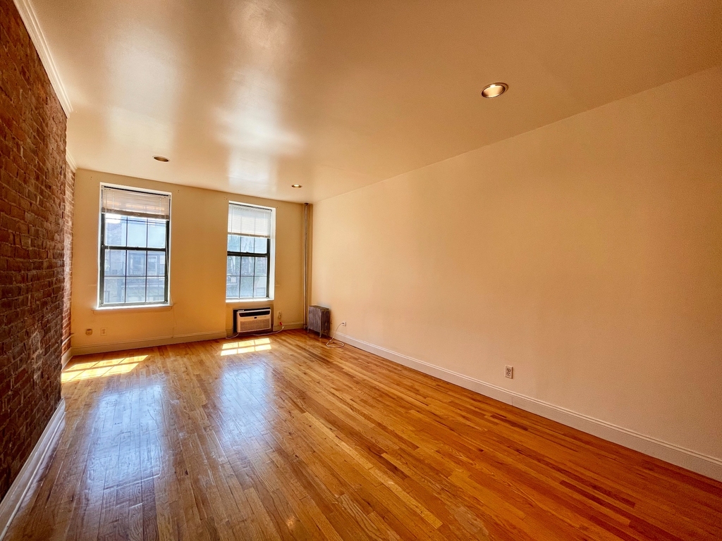 422 East 83rd Street - Photo 3