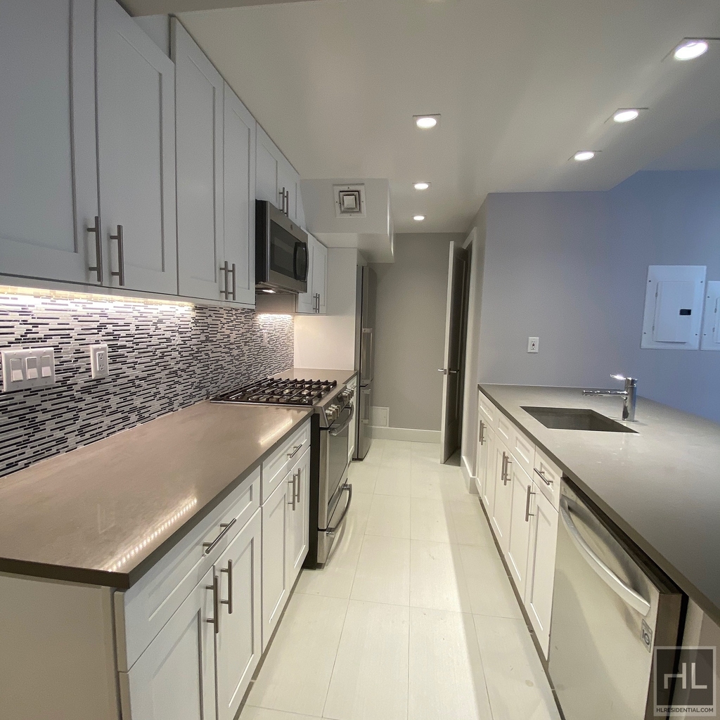 320 East 52nd Street - Photo 0