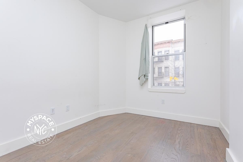 824 St Johns Place - Photo 3
