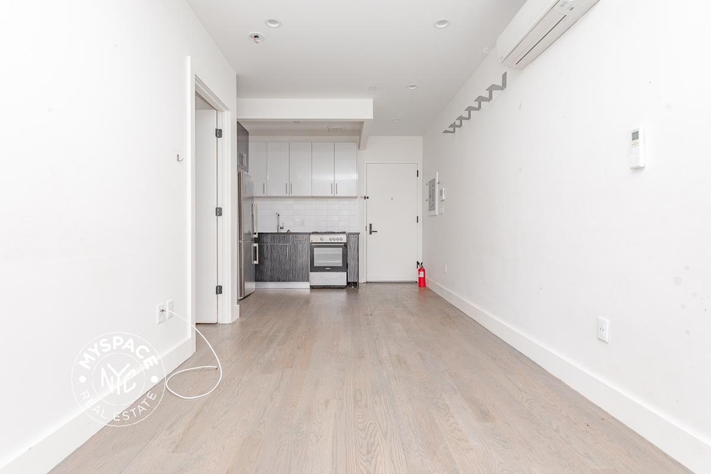824 St Johns Place - Photo 4