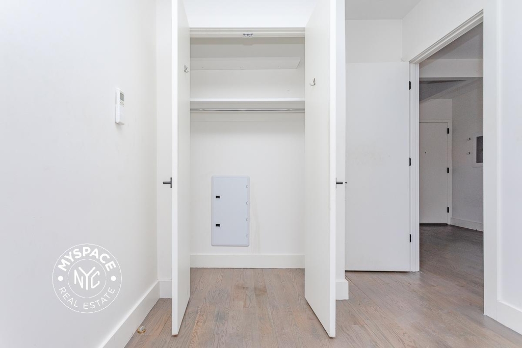 824 St Johns Place - Photo 2