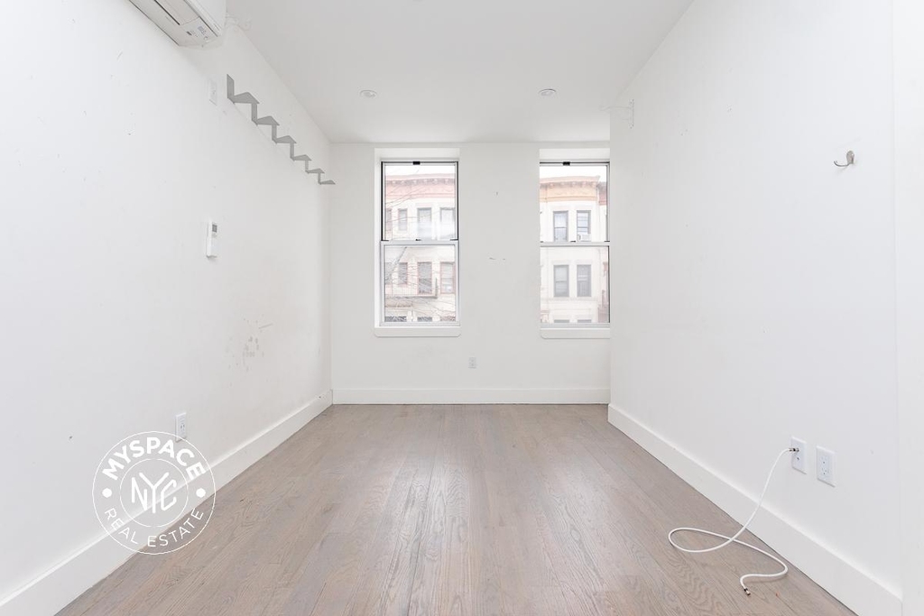 824 St Johns Place - Photo 0