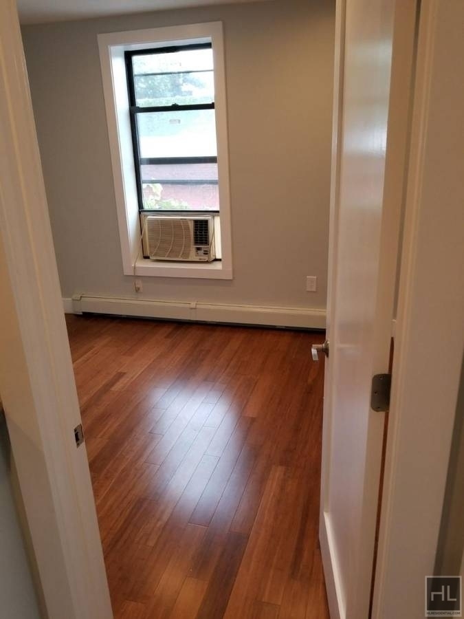 986 Greene Avenue - Photo 3