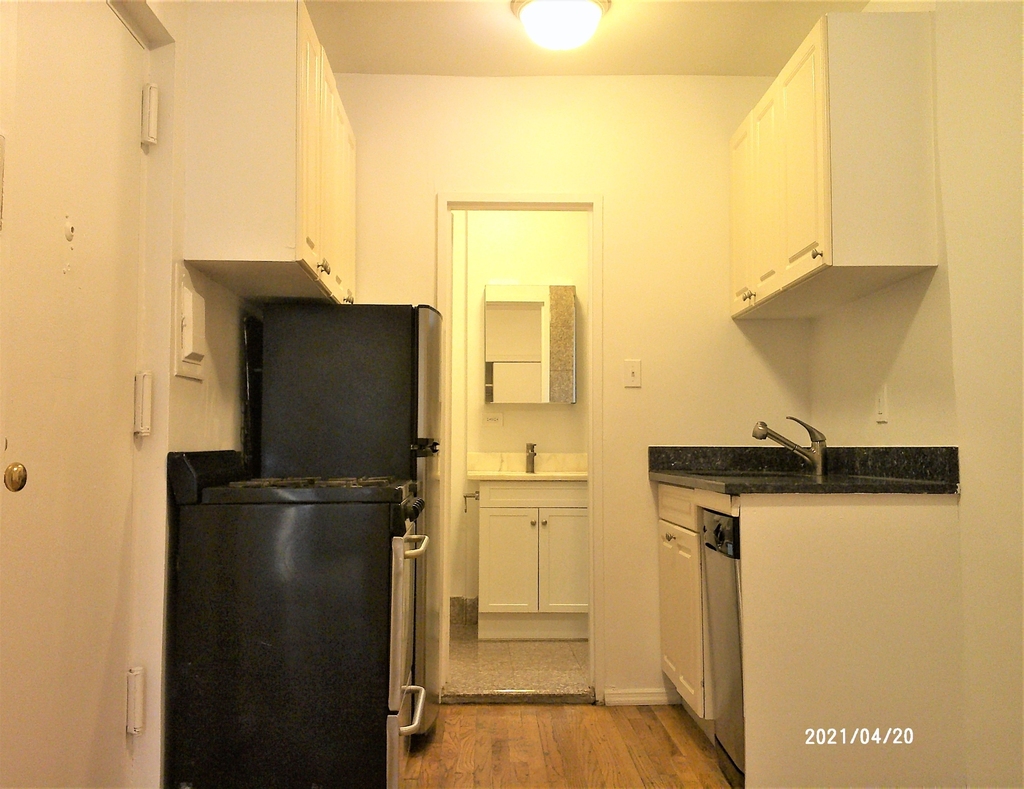 East 62nd Street - Photo 1