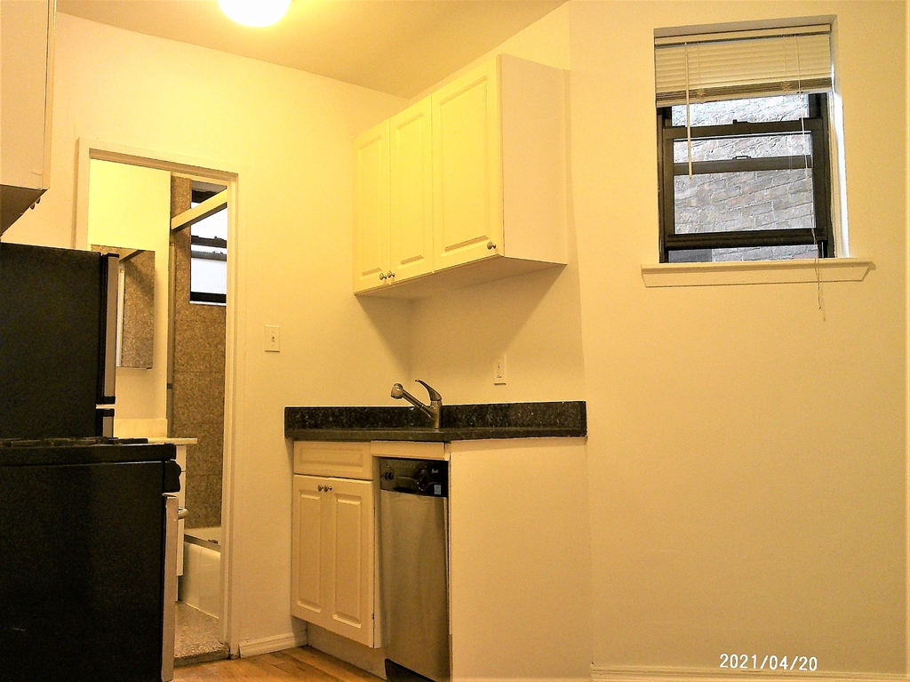 East 62nd Street - Photo 3