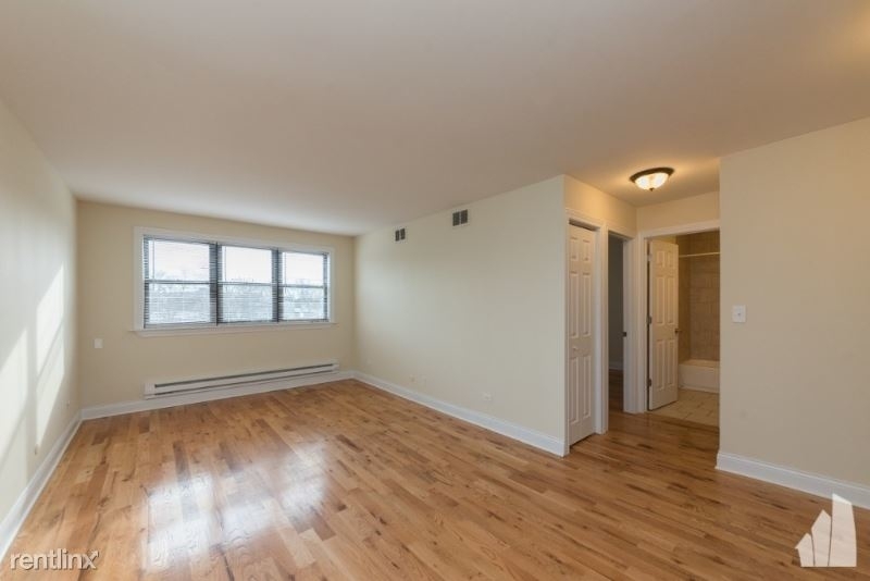 555 W Arlington Pl 502 - Photo 2