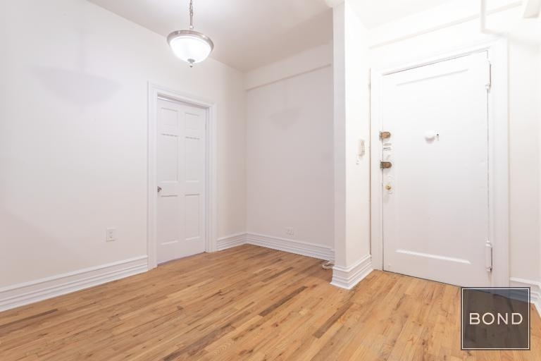 245 West 51st Street - Photo 3