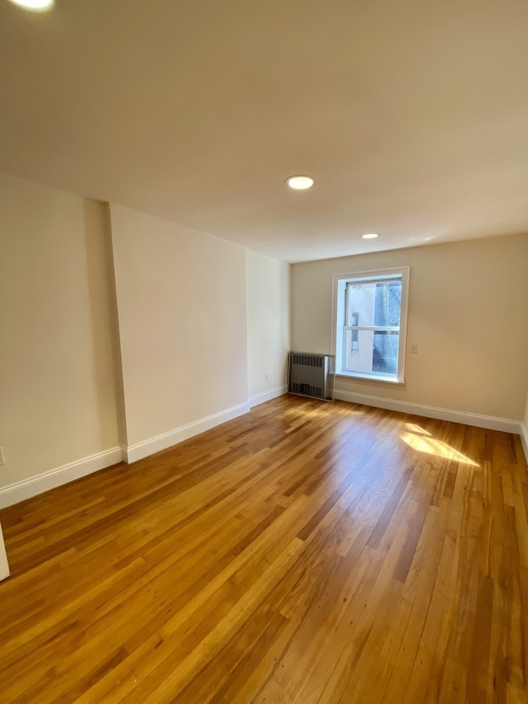 356 East 50th Street - Photo 4