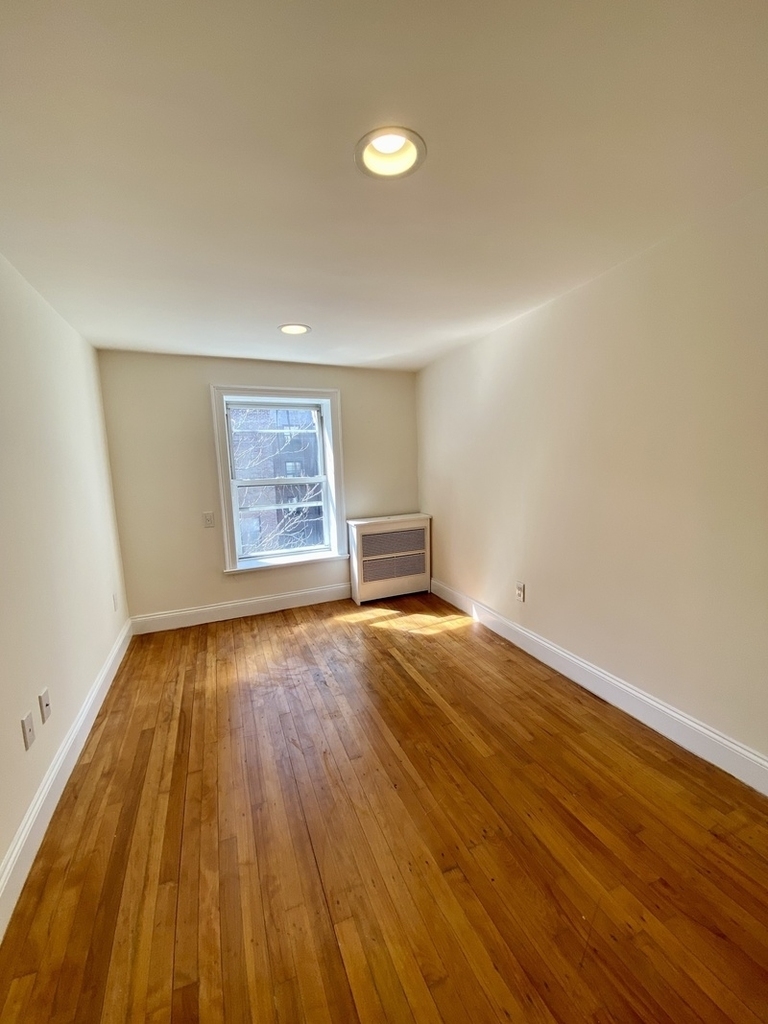 356 East 50th Street - Photo 3