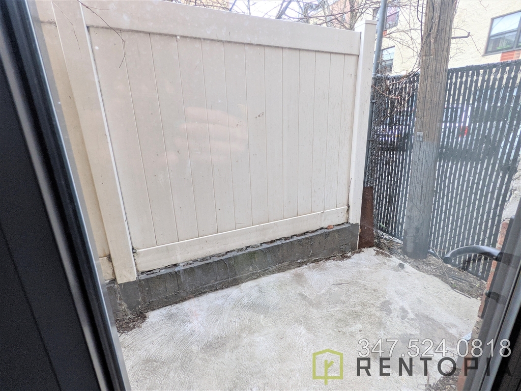 1335 Gates Avenue - Photo 3