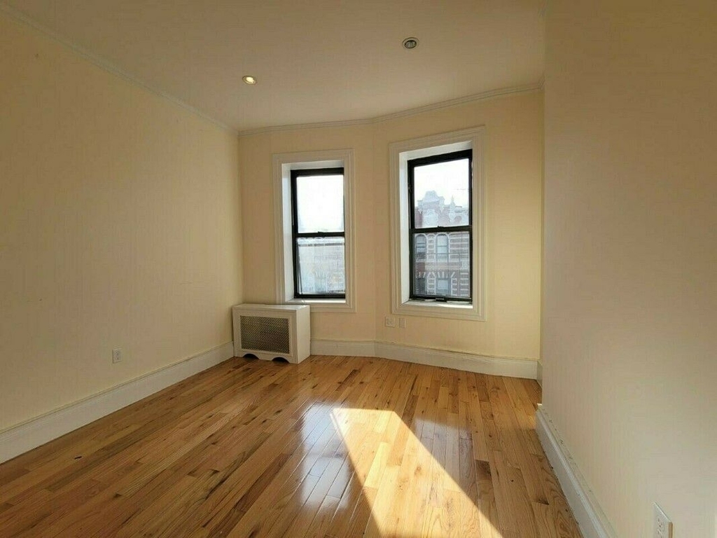 223 West 16th Street - Photo 3