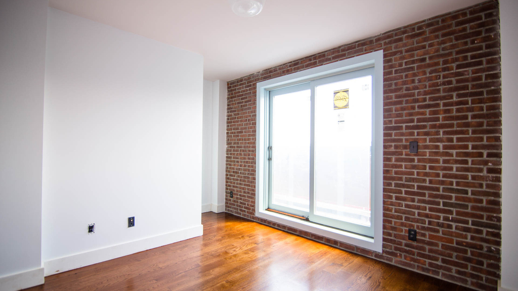 31 Brooklyn Avenue - Photo 1