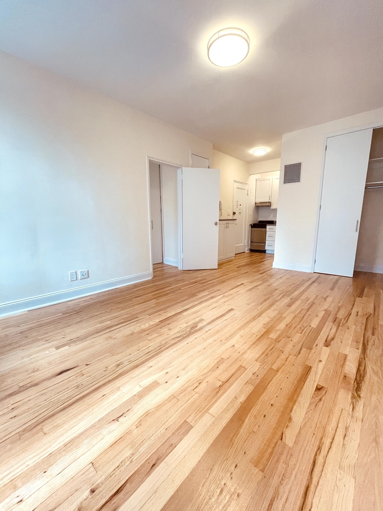 1325 Third Avenue - Photo 7