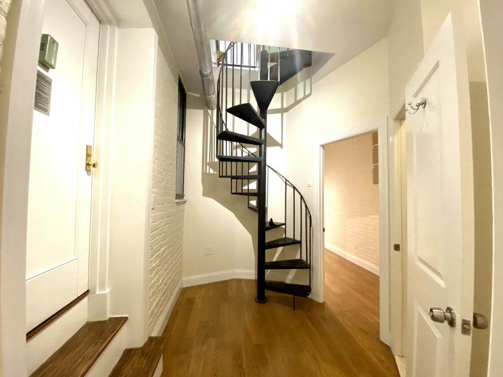 207 West 11th Street - Photo 7