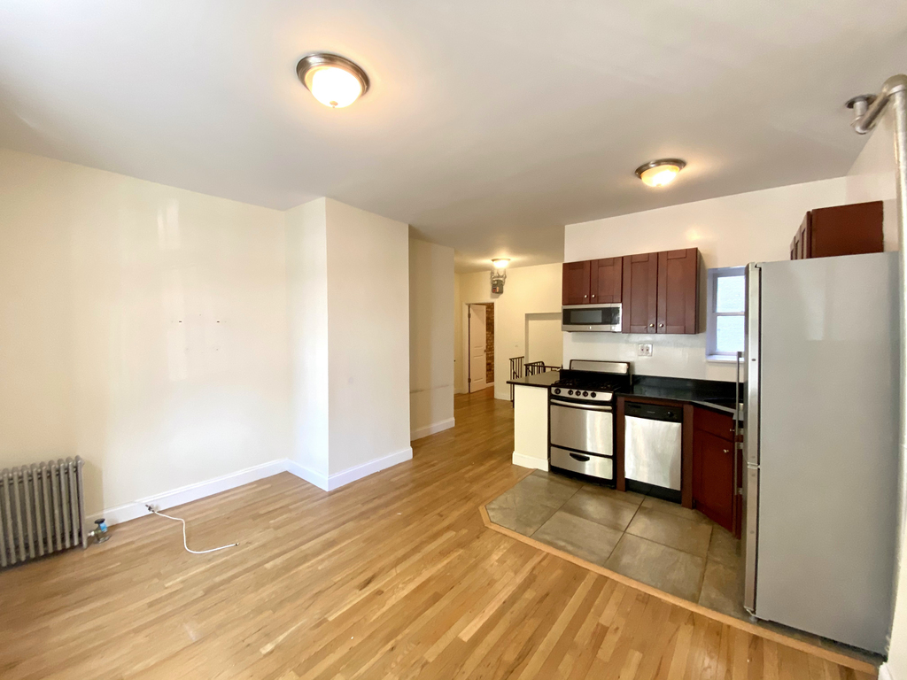 207 West 11th Street - Photo 2