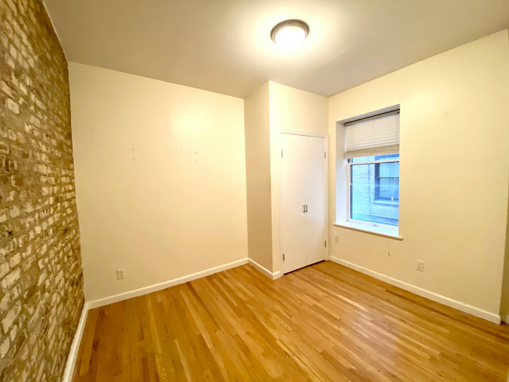 207 West 11th Street - Photo 3