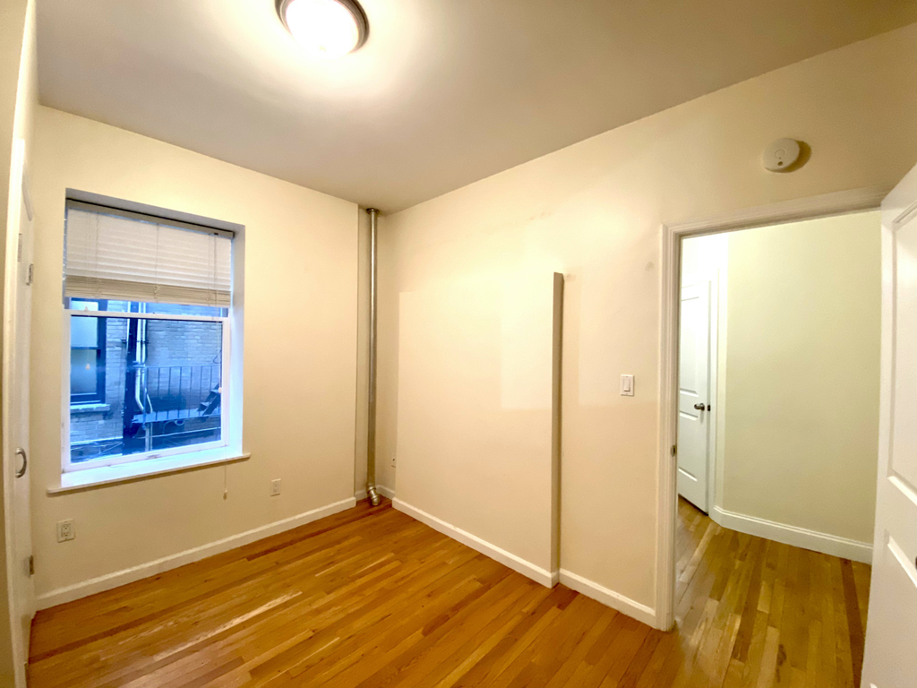 207 West 11th Street - Photo 4