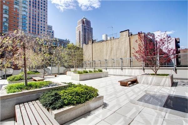 310 West 52nd Street - Photo 9