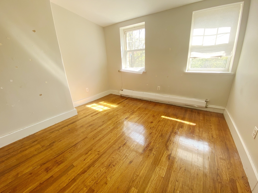 330 Evergreen Avenue - Photo 0