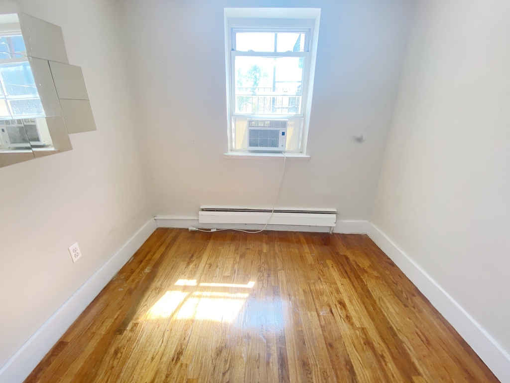 330 Evergreen Avenue - Photo 2