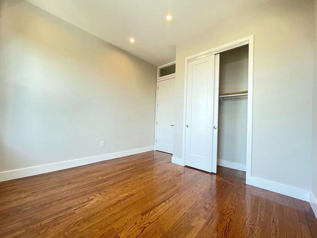 1137 Greene Avenue - Photo 5