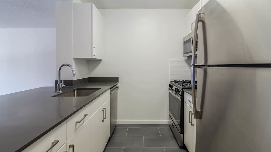 505 W. 54th St. - Photo 5