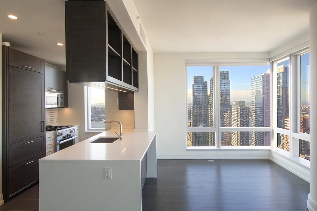 West 40th & 10th Avenue - Photo 3