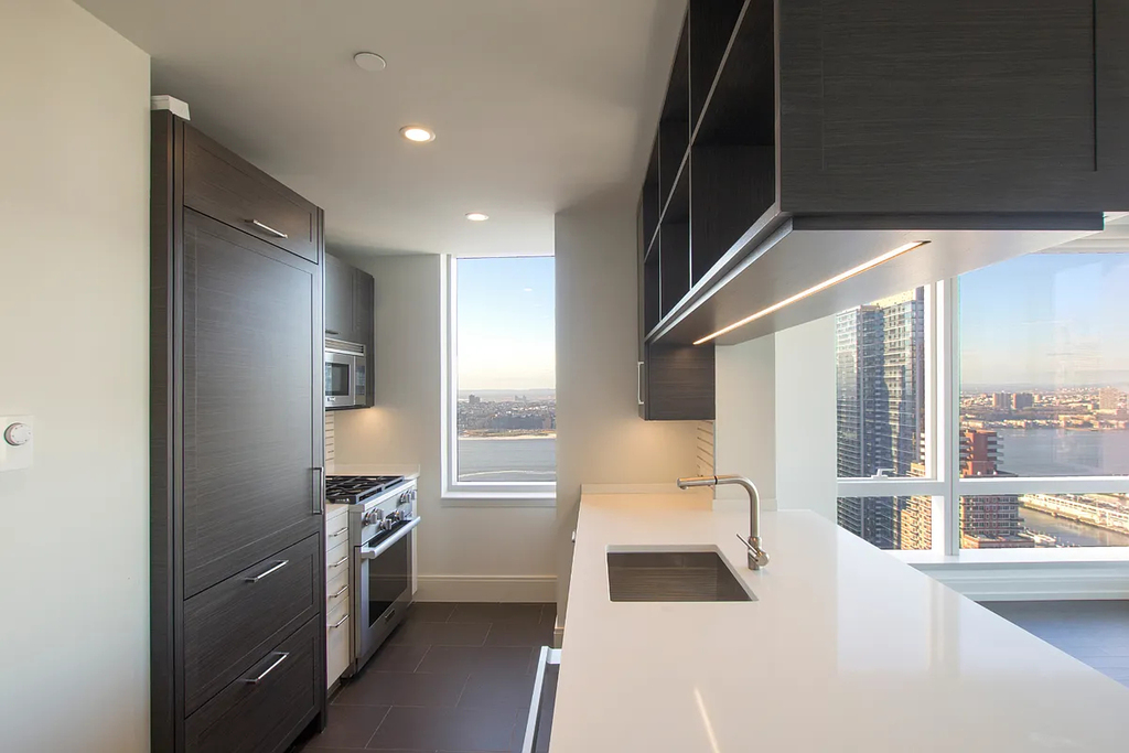 West 40th & 10th Avenue - Photo 4