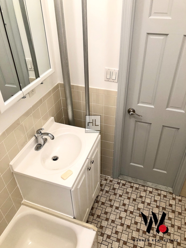 202 East 6 Street - Photo 6