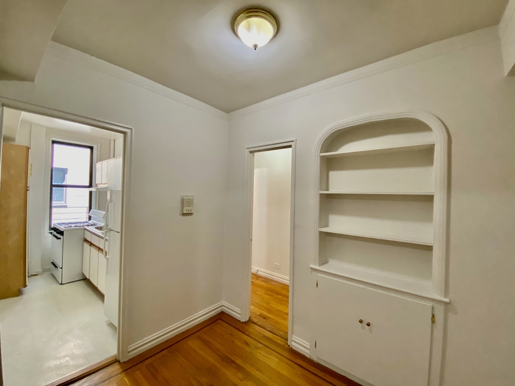 600 West 218th Street - Photo 10