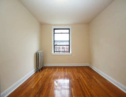 Sunnyside apt. on Skillman ave - Photo 3