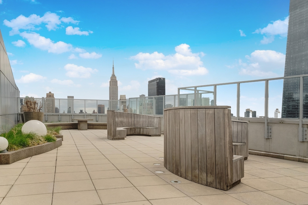 505 West 37th Street - Photo 7