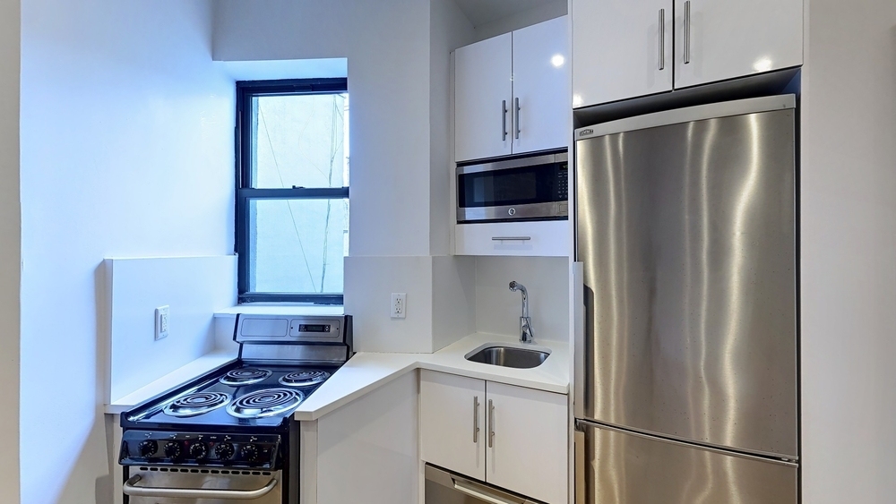 210 Rivington Street / Pitt Street - Photo 2