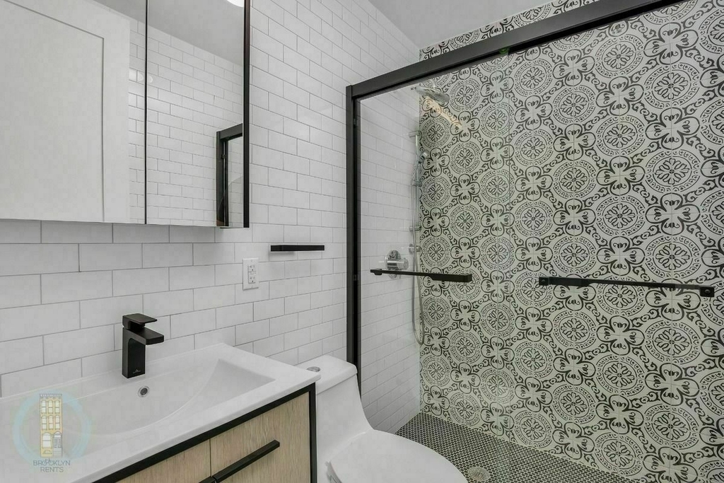 675 East 32nd Street - Photo 9