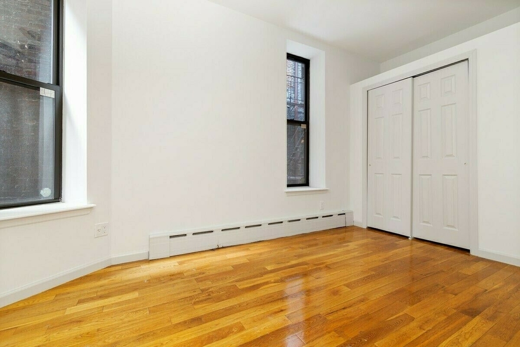 316 West 51st Street - Photo 5