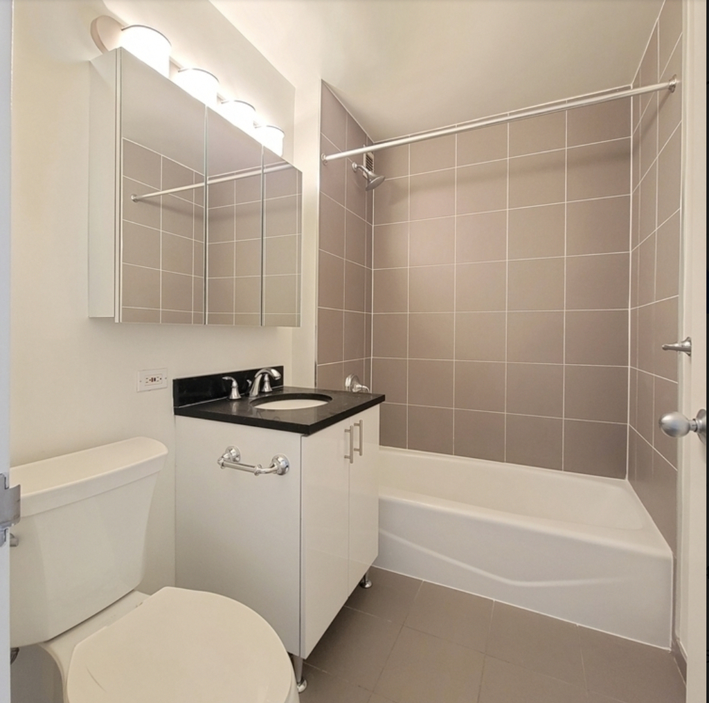 520 West 43rd Street - Photo 2