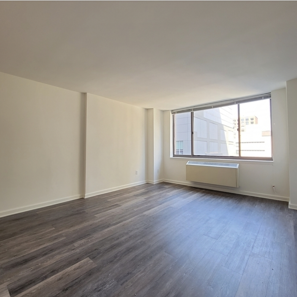 520 West 43rd Street - Photo 1