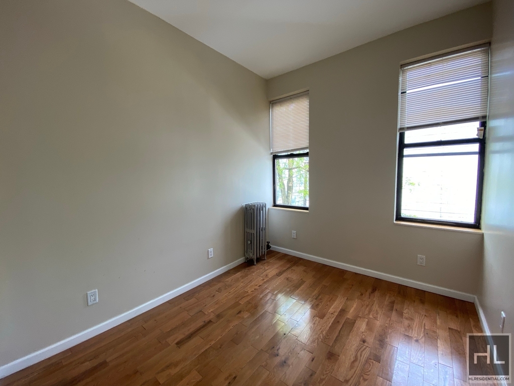 54-43 Metropolitan Avenue - Photo 3