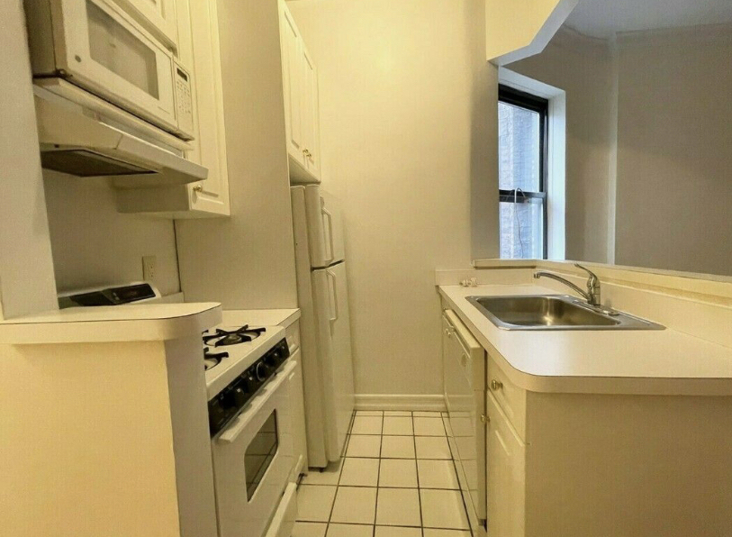 333 East 84th Street - Photo 2