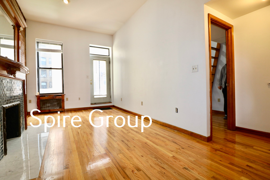 159 West 75th Street - Photo 1