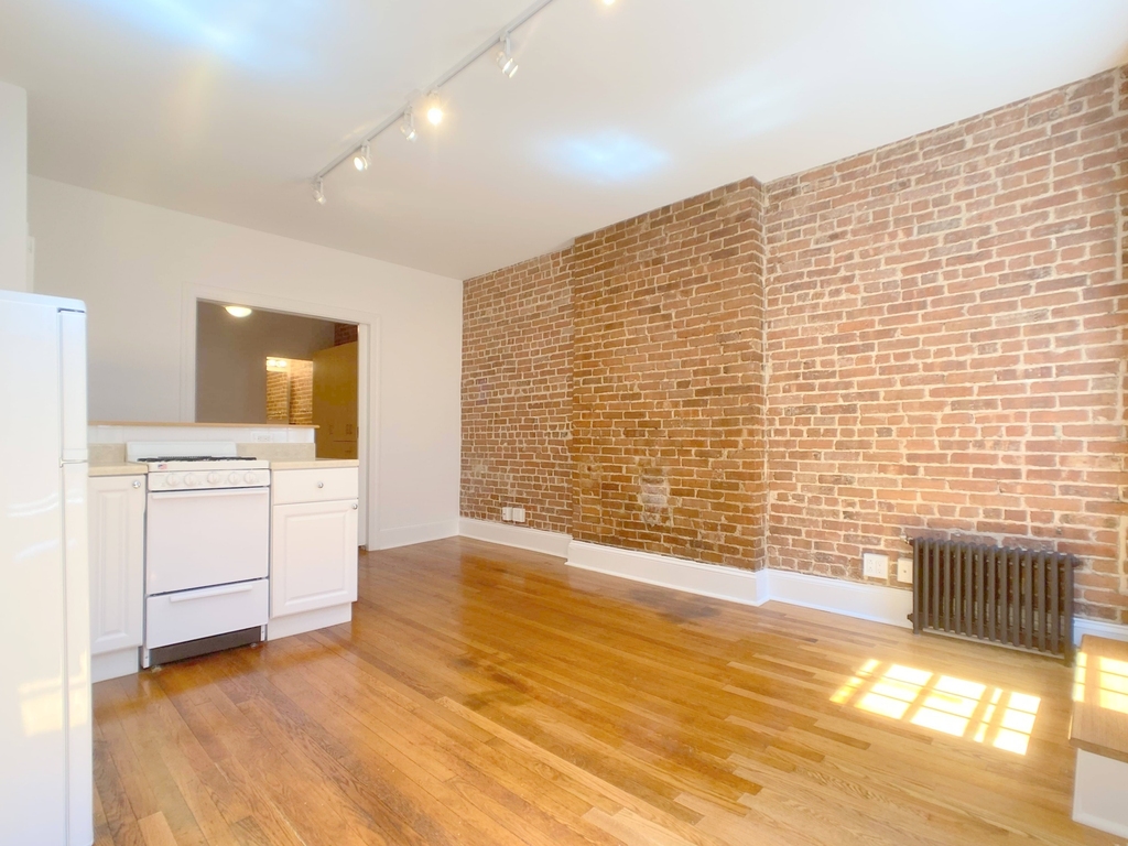 432 East 66th Street - Photo 1