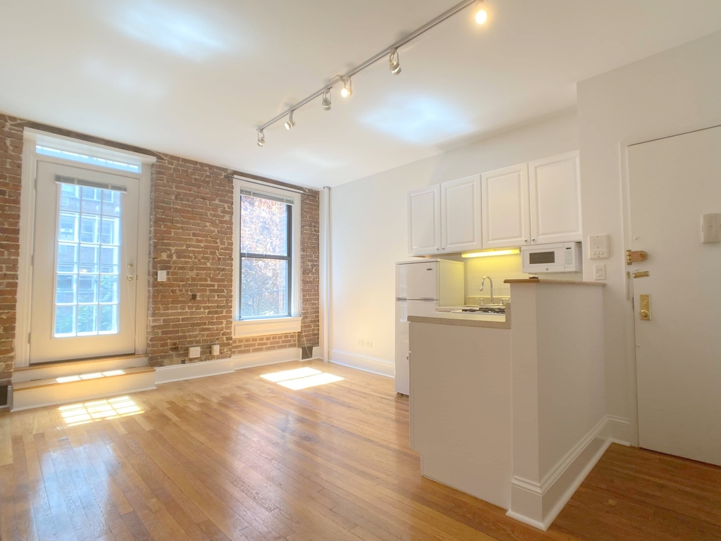 432 East 66th Street - Photo 2