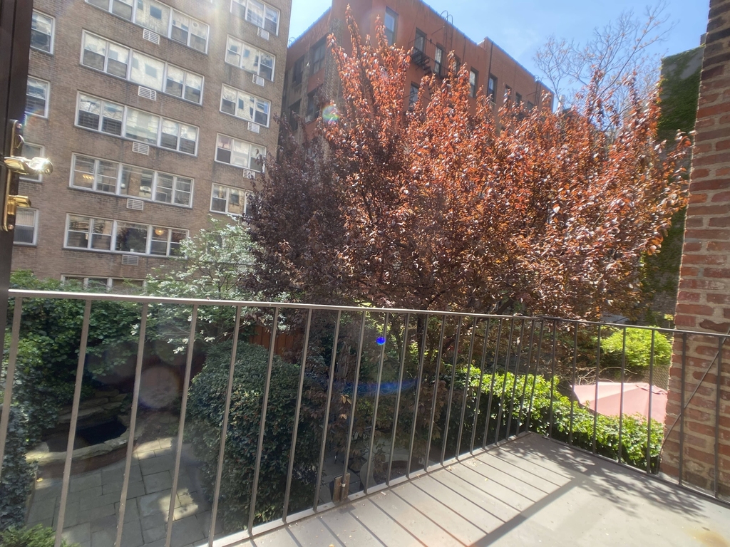 432 East 66th Street - Photo 6