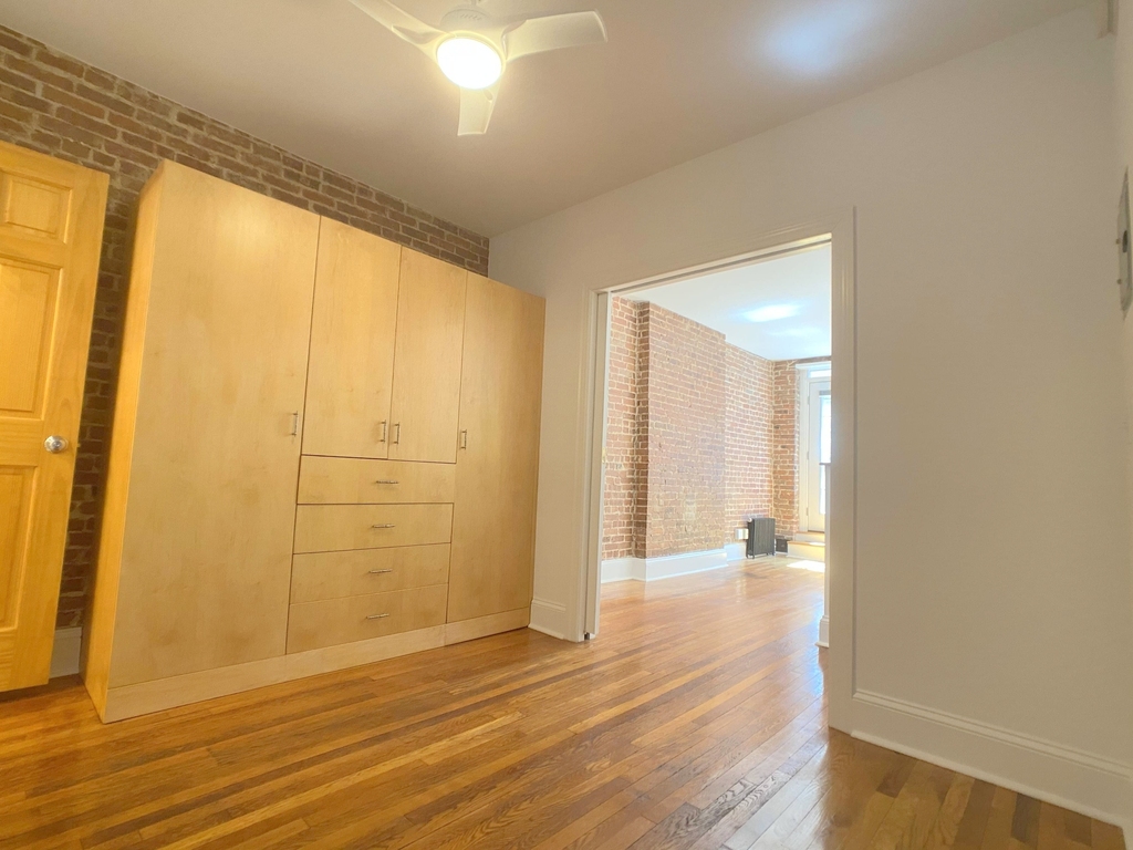 432 East 66th Street - Photo 4