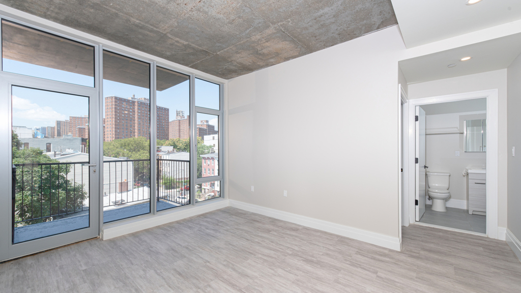 1044 Bedford Ave - Photo 8