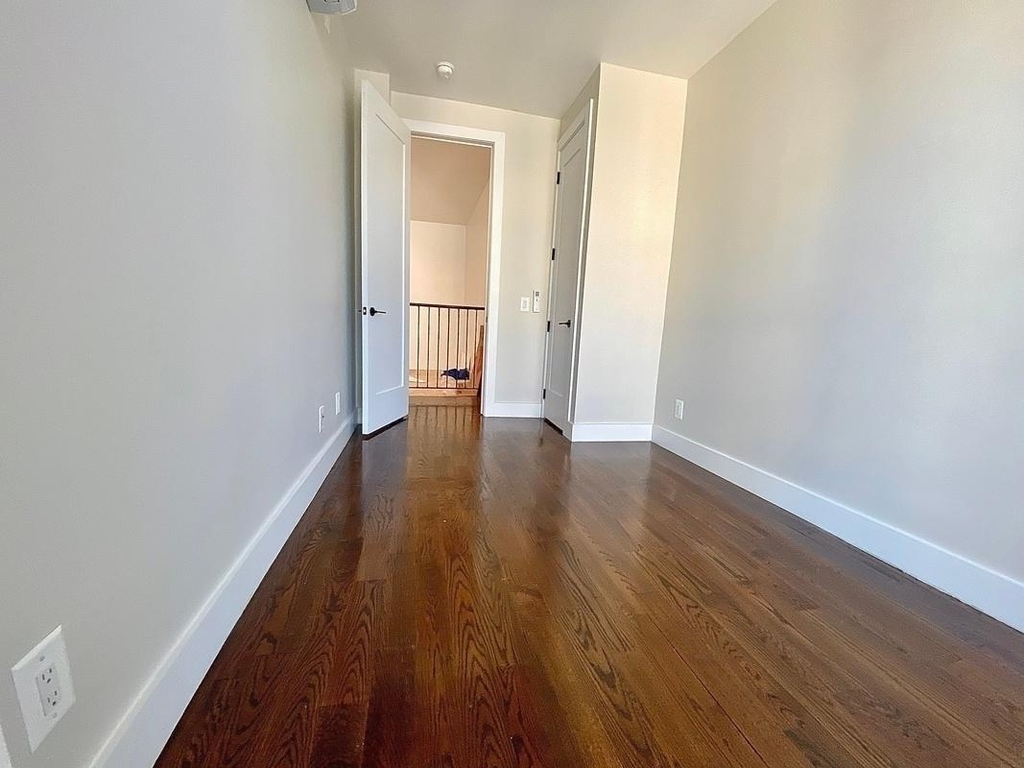 85 Graham Avenue - Photo 2