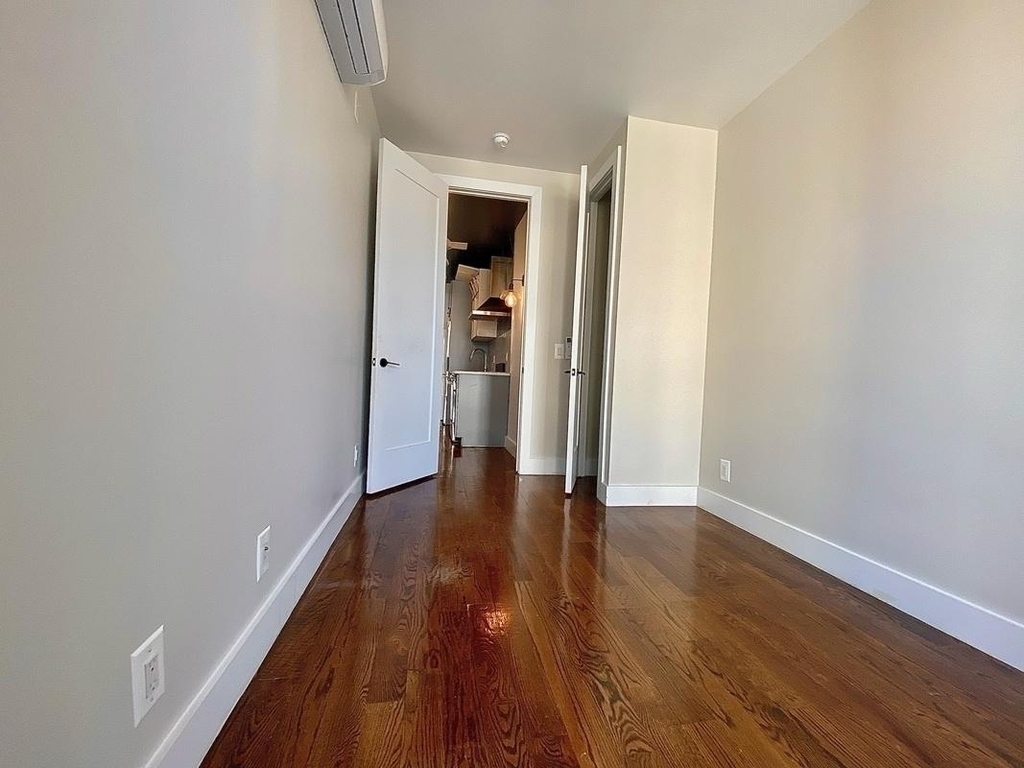 85 Graham Avenue - Photo 1